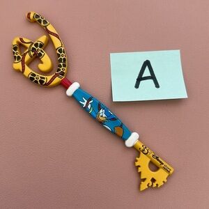 Disney 30th Store Mystery Key - Donald Duck
